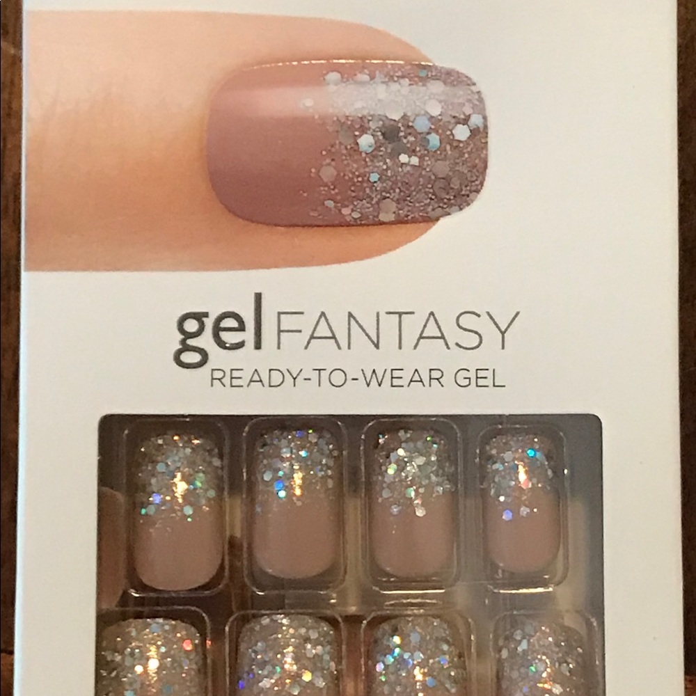 Kiss fantasy gel nails sold in set of 5 for $15
